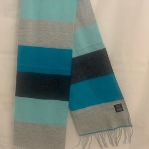 It’s beautiful scraf for women .